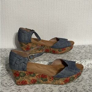 Toms wedges sandals, size 8W